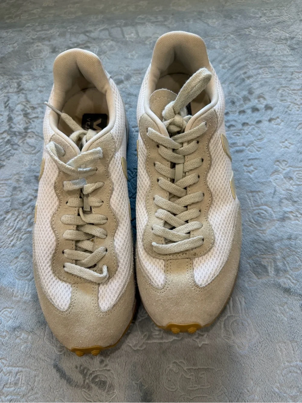 Veja Women's Sneakers in White and Beige